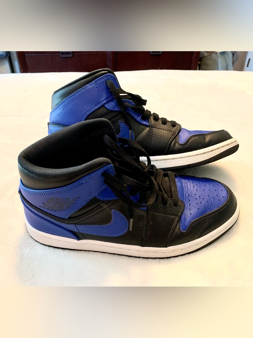 Nike Air Jordan 1 Mid ‘Hyper Royal’ Men’s size 8.5 (Good Condition)
